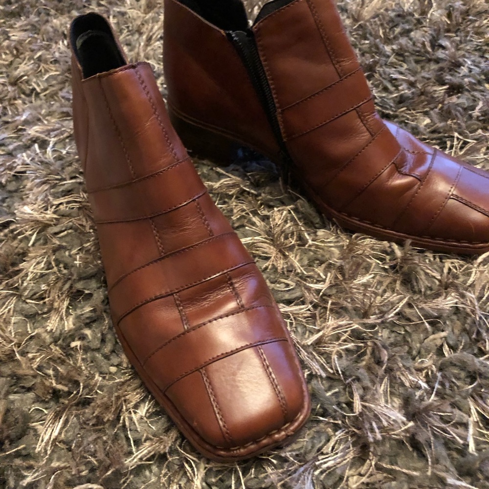 Women’s shoes- 7 1/2 - 8